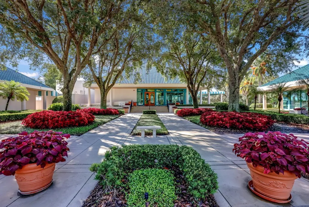 8223 Regents Court University Park FL 34201