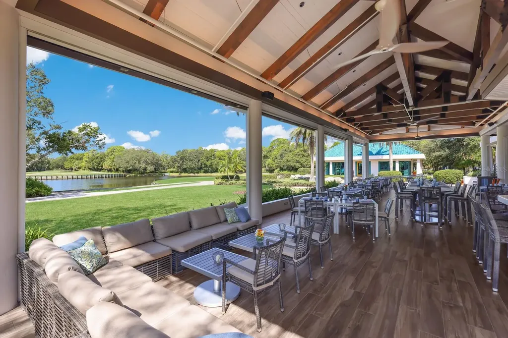 8223 Regents Court University Park FL 34201