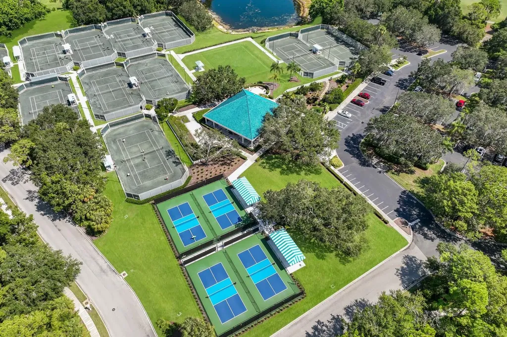 8223 Regents Court University Park FL 34201