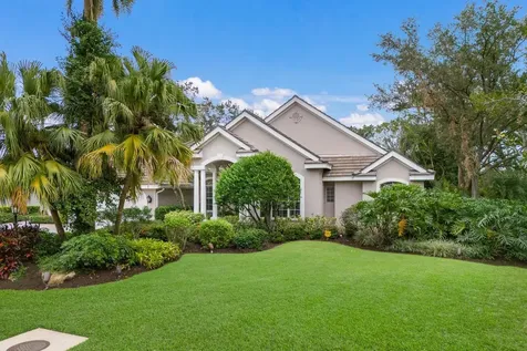 8223 Regents Court University Park FL 34201