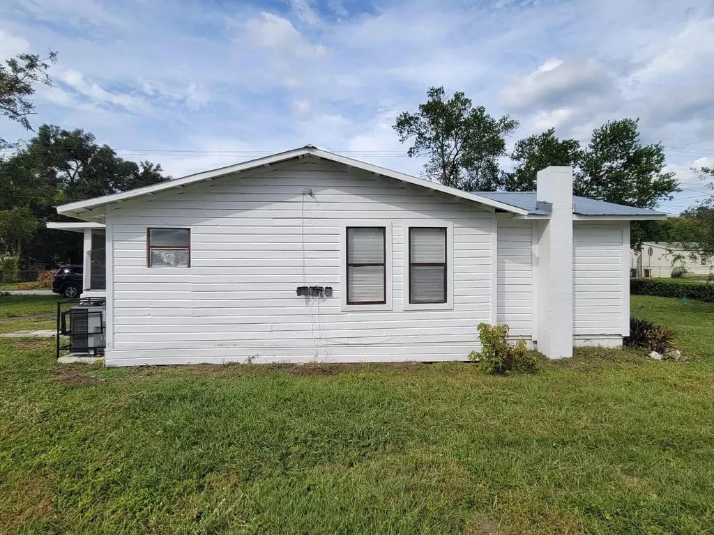 1058 N Davis Avenue Lakeland FL 33805