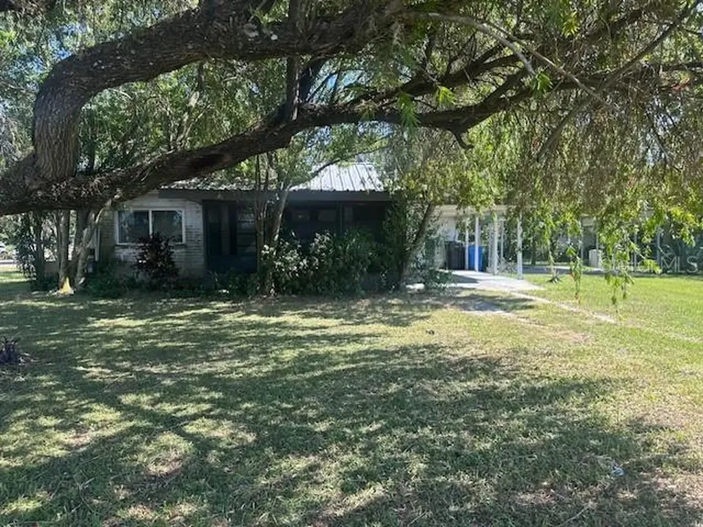 912 N Forbes Road Plant City FL 33566