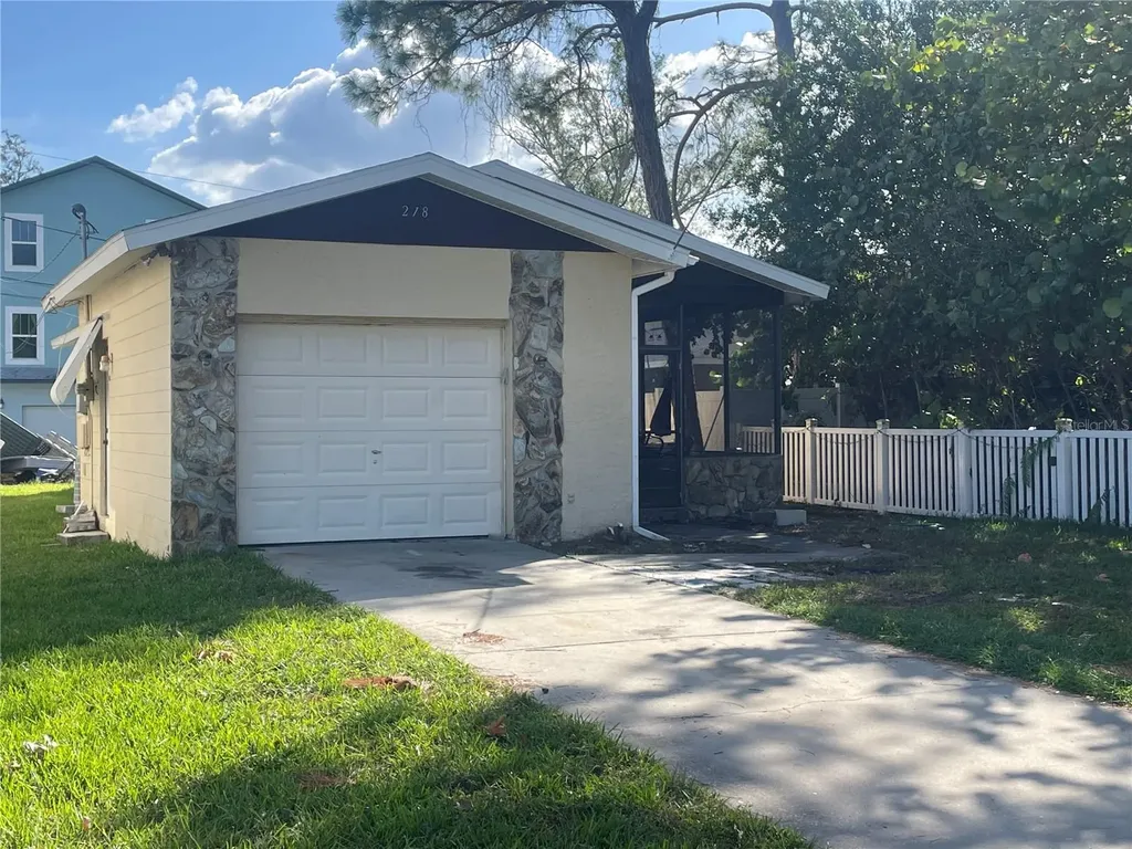 218 47th Avenue N St Petersburg FL 33703