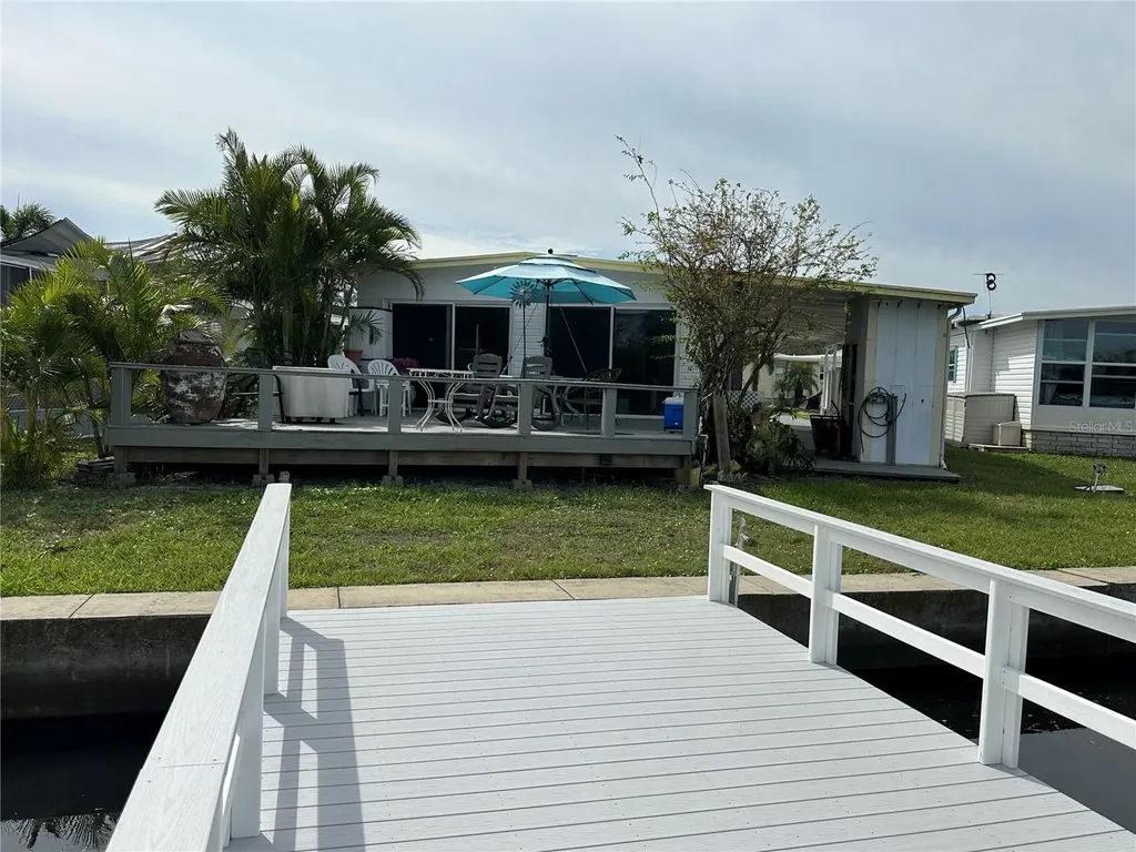 363 Mount Richmond Avenue NE St Petersburg FL 33702