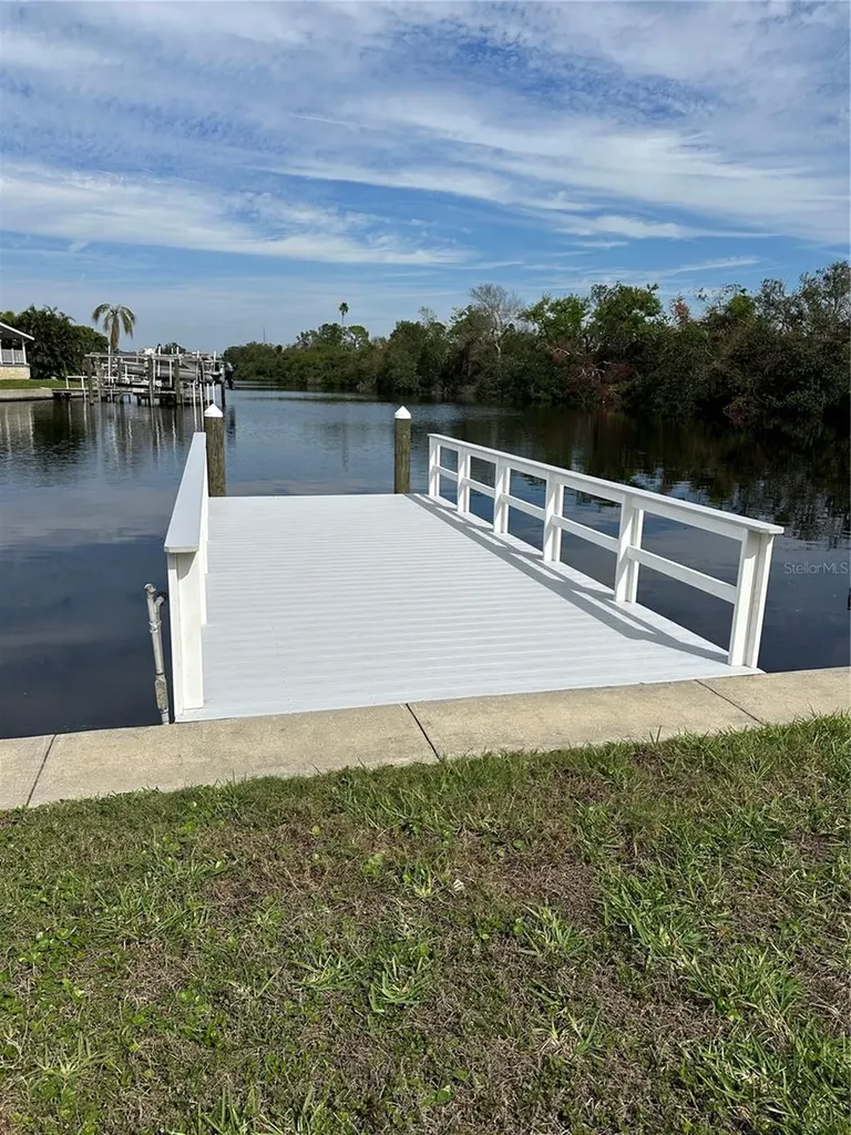 363 Mount Richmond Avenue NE St Petersburg FL 33702