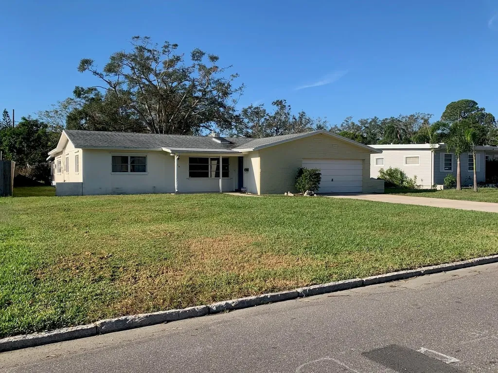 6620 Poinsettia Avenue S St Petersburg FL 33707