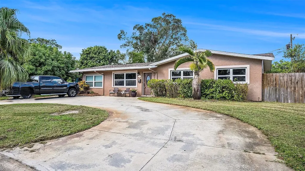 5535 24th Avenue N St Petersburg FL 33710