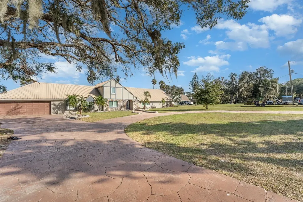 2513 Lake Front Drive Lake Wales FL 33898