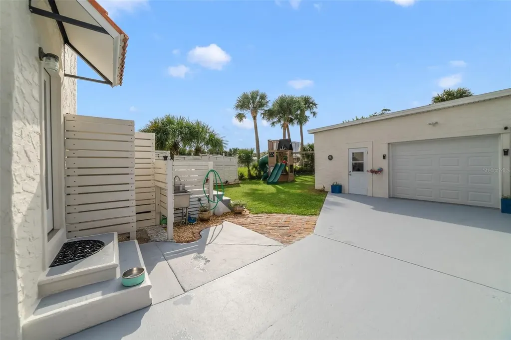 424 Pelican Avenue Daytona Beach FL 32118