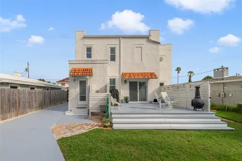 424 Pelican Avenue Daytona Beach FL 32118