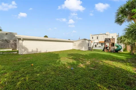 424 Pelican Avenue Daytona Beach FL 32118