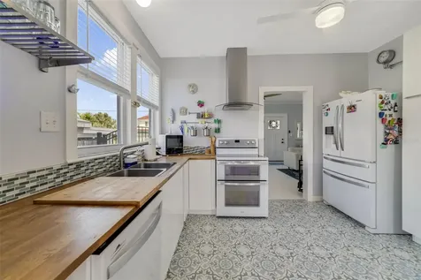 424 Pelican Avenue Daytona Beach FL 32118