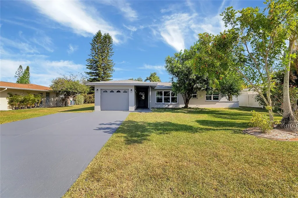 60 Golfview Road Rotonda West FL 33947