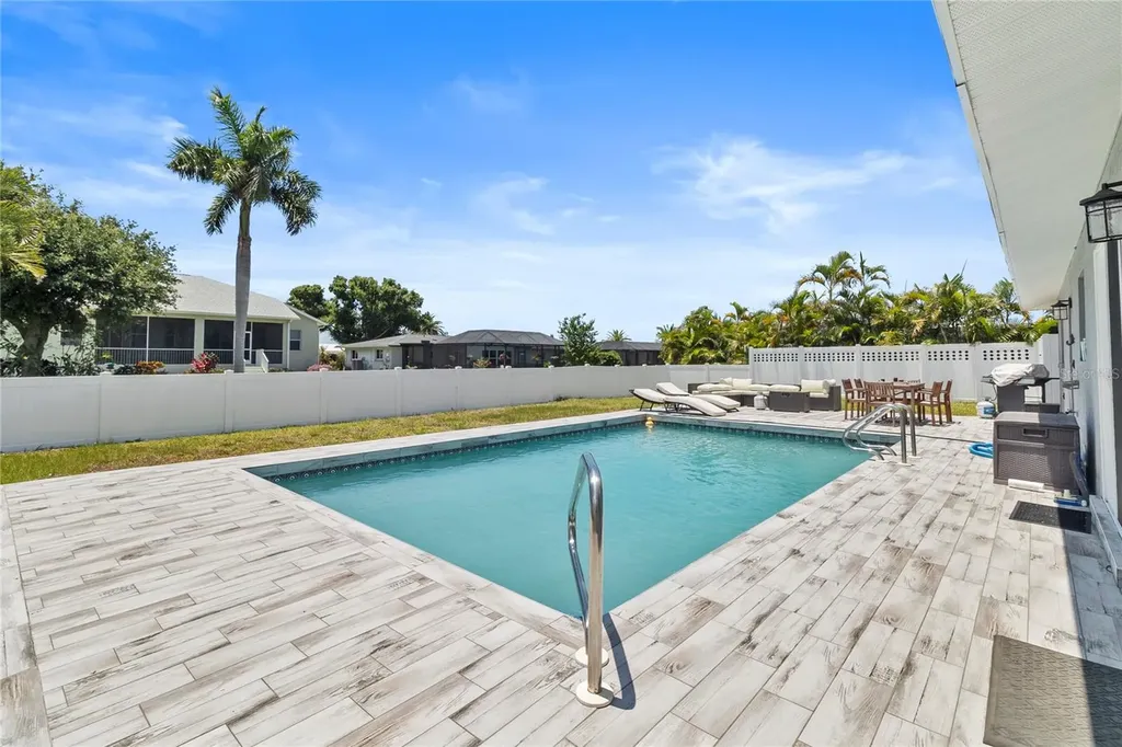 60 Golfview Road Rotonda West FL 33947