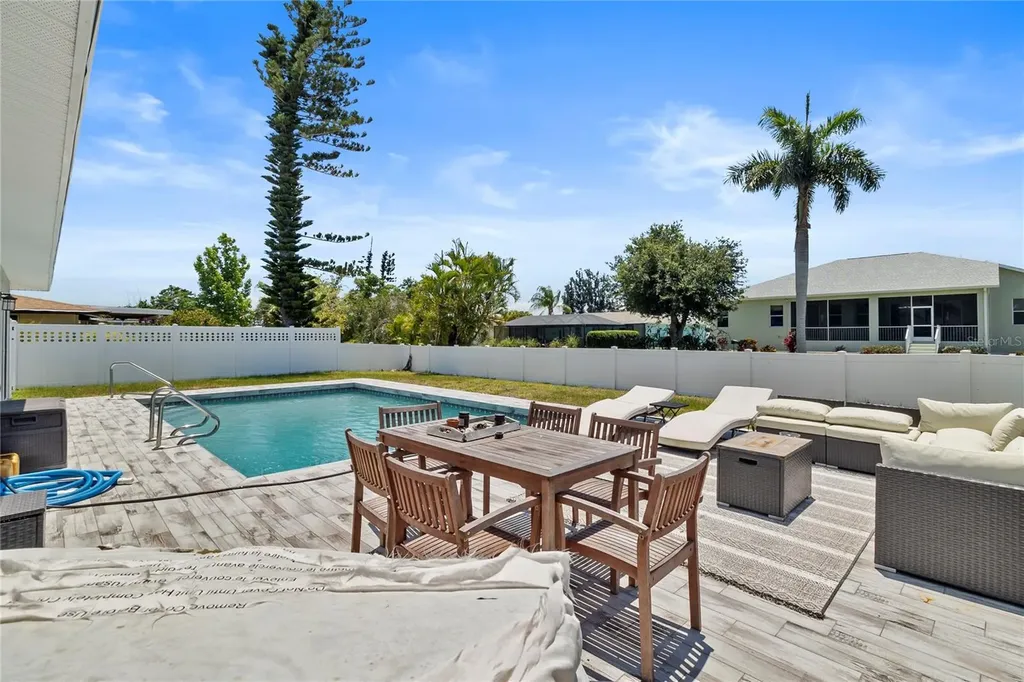 60 Golfview Road Rotonda West FL 33947