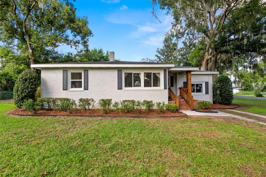 13751 13th Street Dade City FL 33525