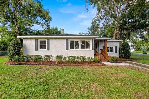 13751 13th Street Dade City FL 33525