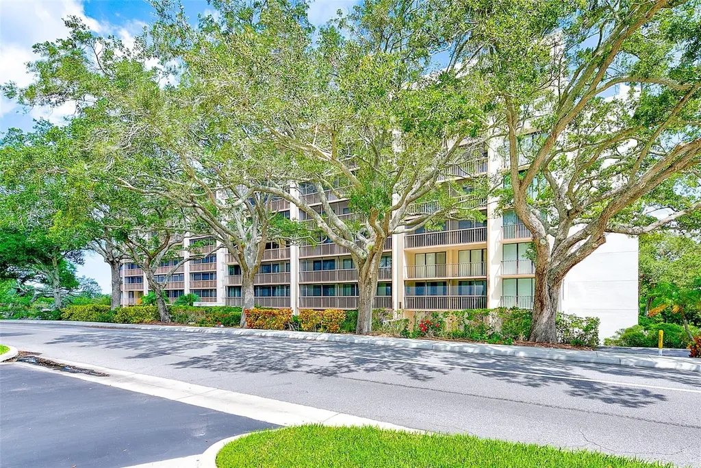 220 Belleview Boulevard Belleair FL 33756