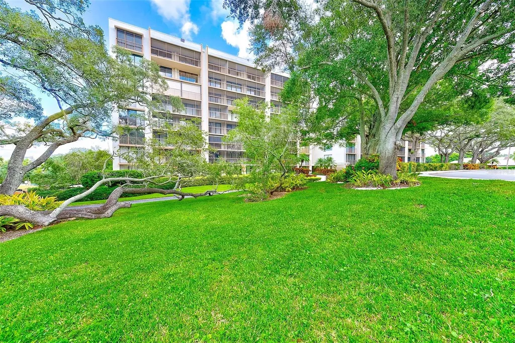 220 Belleview Boulevard Belleair FL 33756