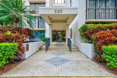 220 Belleview Boulevard Belleair FL 33756