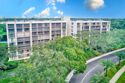 220 Belleview Boulevard Belleair FL 33756