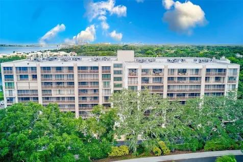 220 Belleview Boulevard Belleair FL 33756