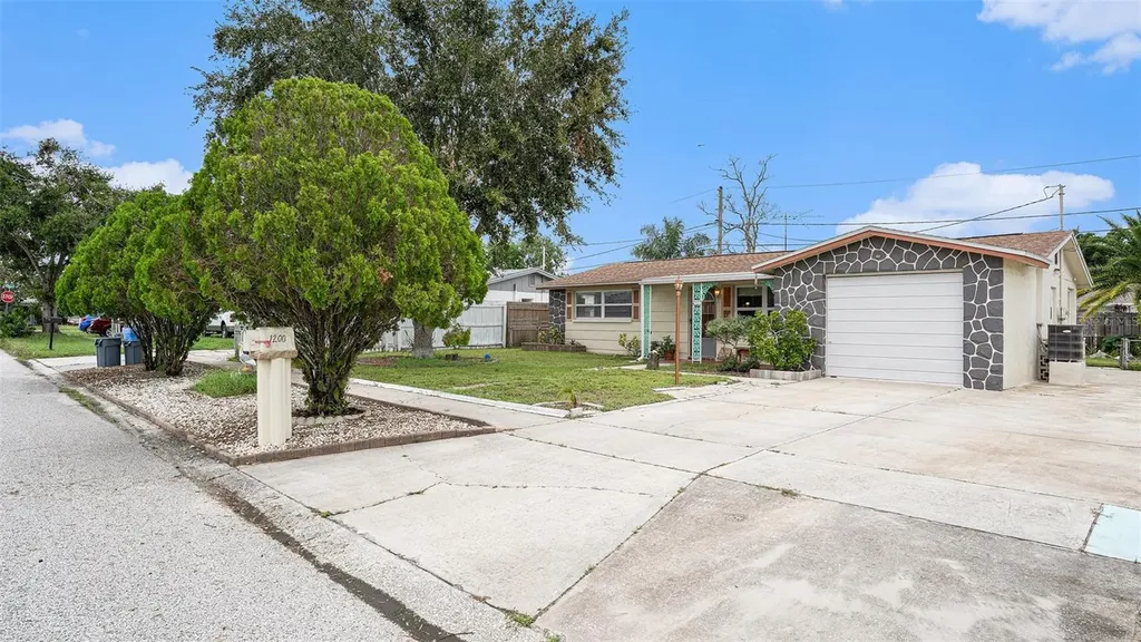 1200 Tamarac Drive Holiday FL 34690