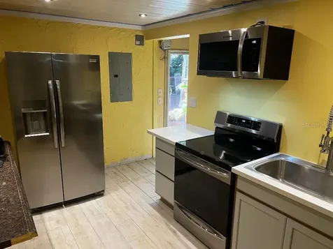 1039 15th Avenue N St Petersburg FL 33704
