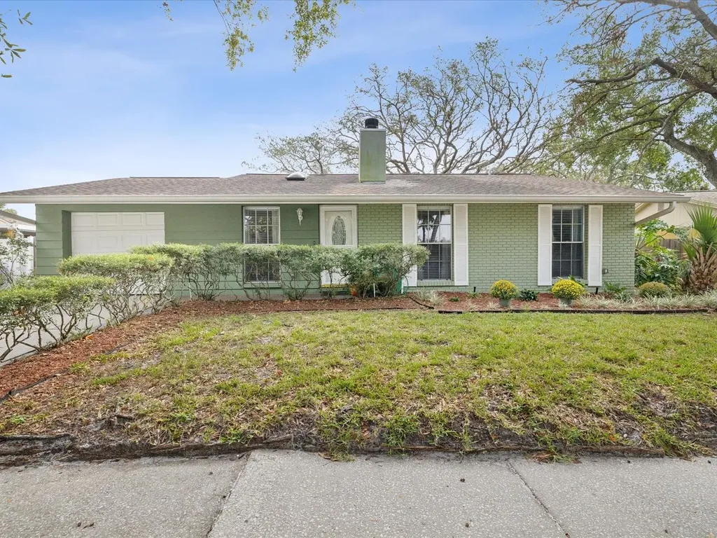8311 Woodlake Place Tampa FL 33615