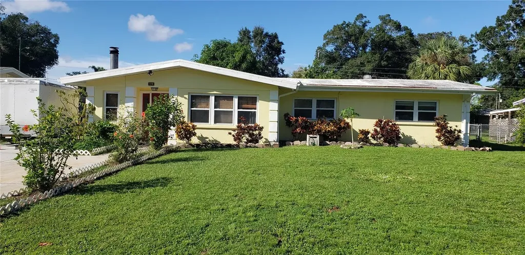 2005 Chrysler Avenue Sarasota FL 34234