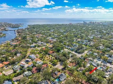 130 23rd Avenue N St Petersburg FL 33704