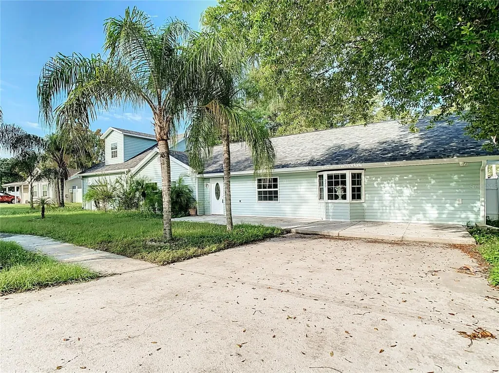 2229 Arch Mcdonald Drive Dover FL 33527
