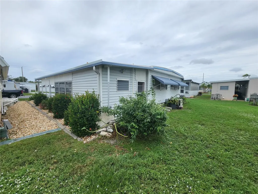 5317 Chateau Lane Bradenton FL 34207