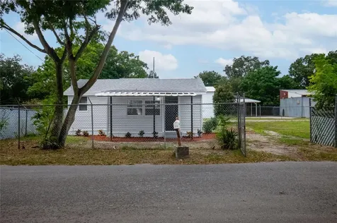 516 Poinsettia Road Auburndale FL 33823
