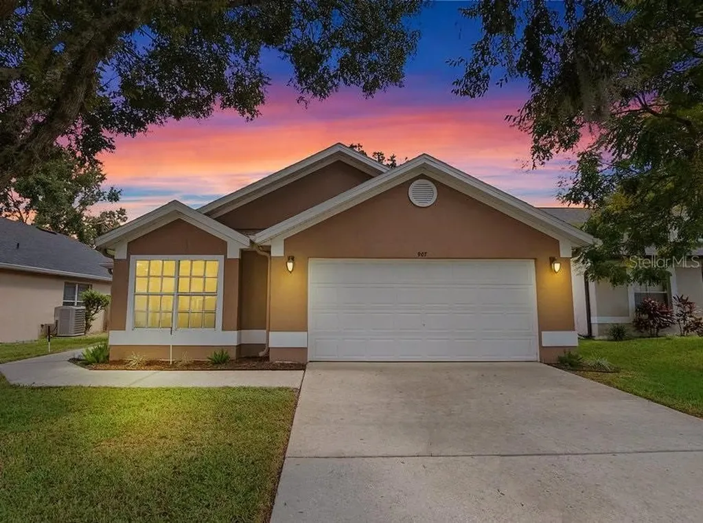 907 Rivecon Avenue Orlando FL 32825