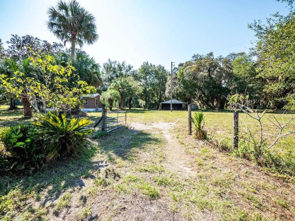 12146 E Highway 318 Fort Mc Coy FL 32134