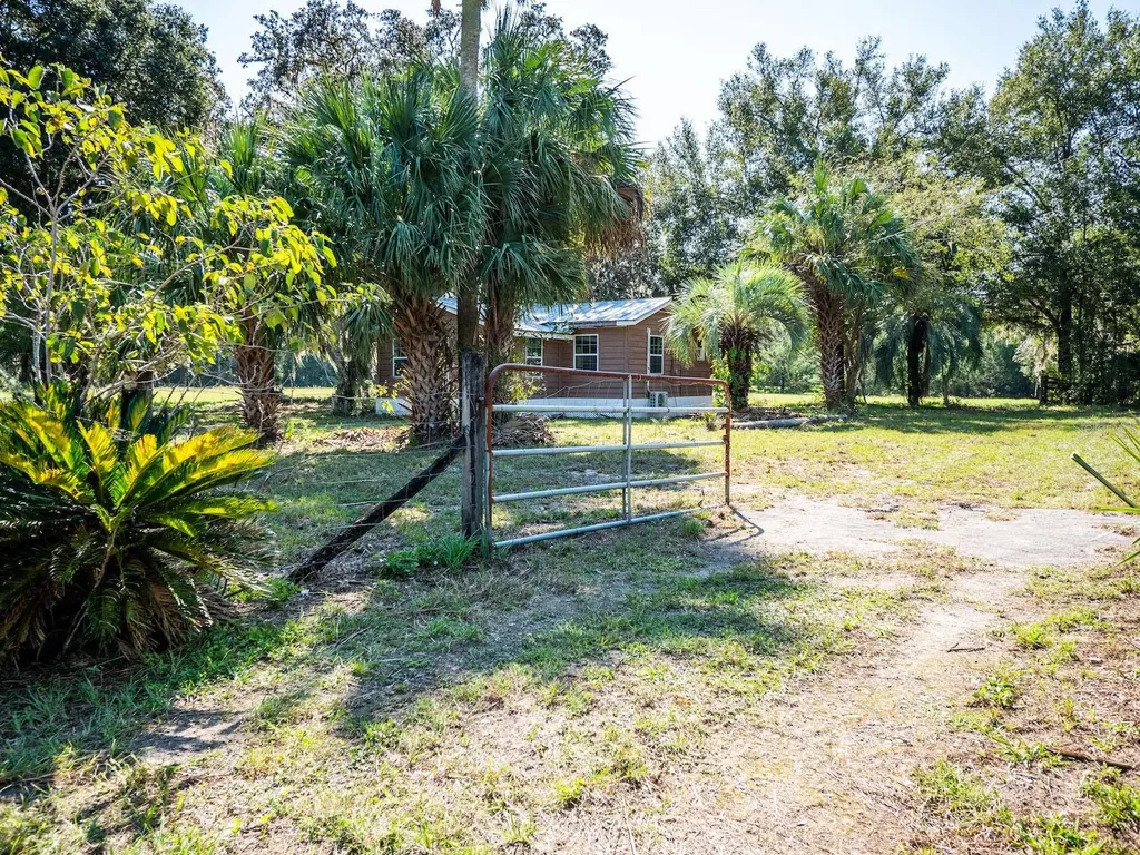 12146 E Highway 318 Fort Mc Coy FL 32134