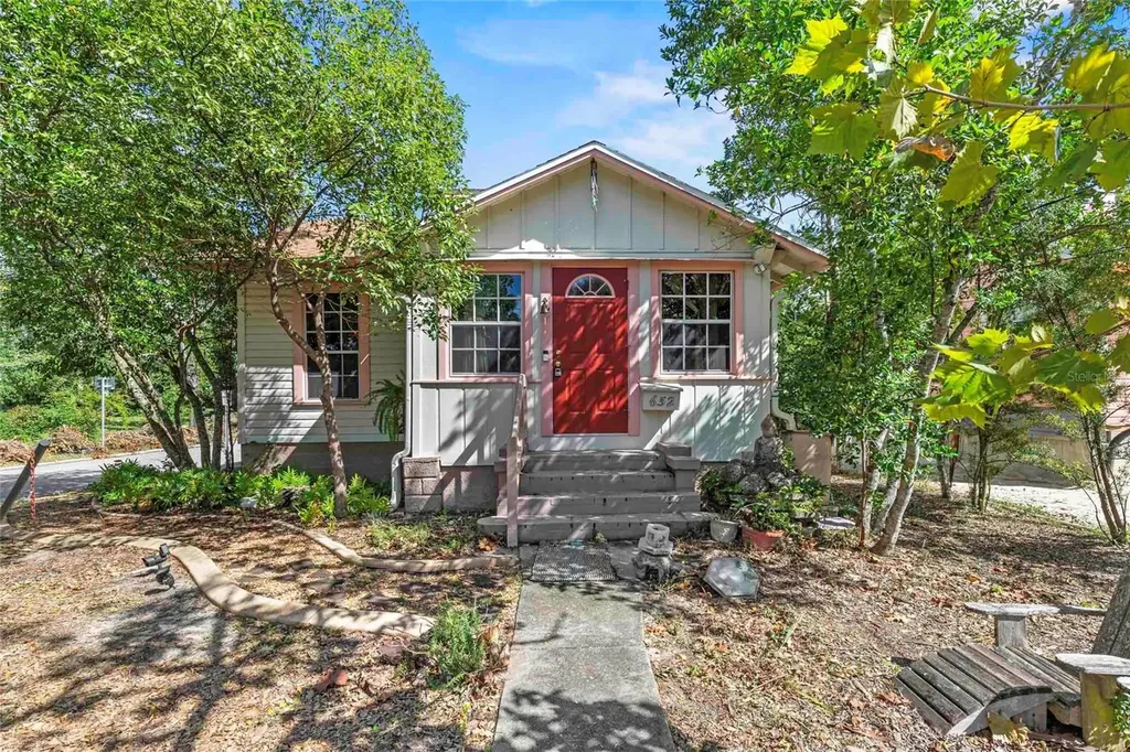 652 N Tremain Street Mount Dora FL 32757