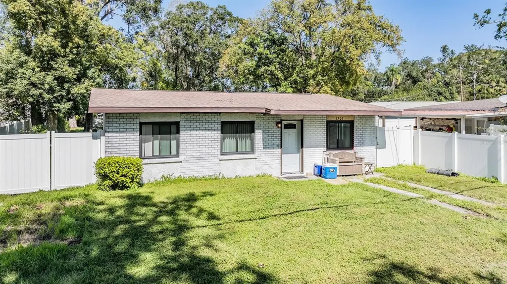 1503 W Lambright Street Tampa FL 33604