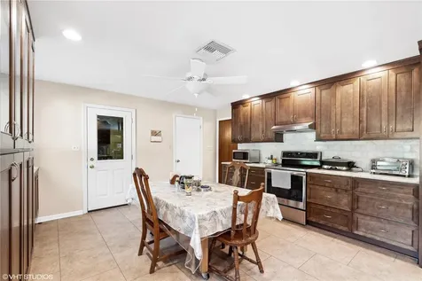 3750 NW 16th Place Gainesville FL 32605