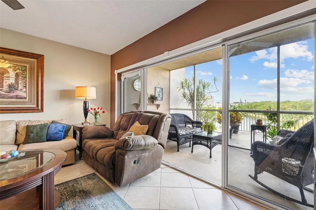 6450 Shoreline Drive St Petersburg FL 33708