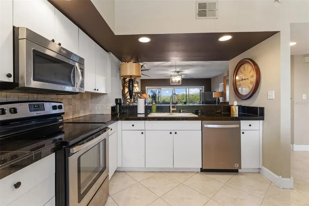 6450 Shoreline Drive St Petersburg FL 33708