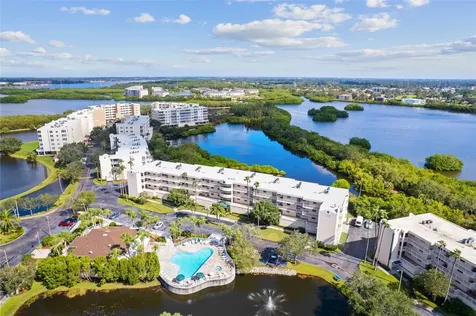 6450 Shoreline Drive St Petersburg FL 33708