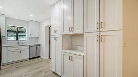 8212 Country Oaks Court Sarasota FL 34243