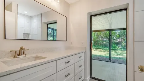 8212 Country Oaks Court Sarasota FL 34243