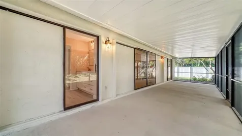 8212 Country Oaks Court Sarasota FL 34243