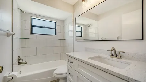 8212 Country Oaks Court Sarasota FL 34243