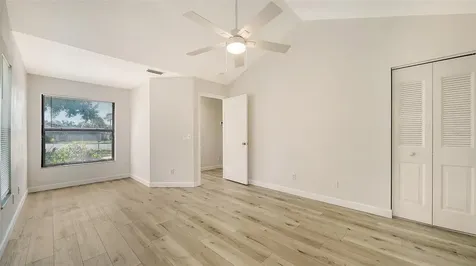 8212 Country Oaks Court Sarasota FL 34243
