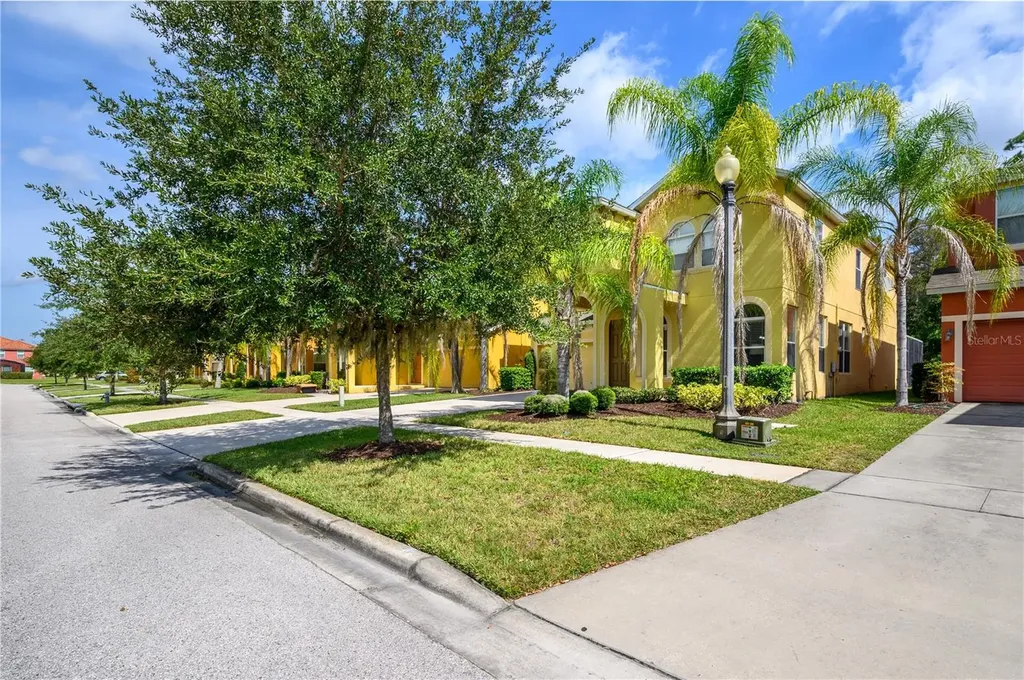 221 Las Fuentes Drive Kissimmee FL 34746