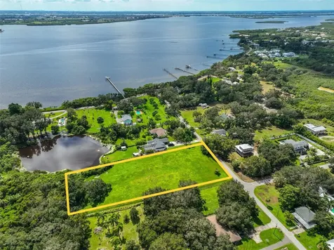 1480 Center Road Terra Ceia FL 34250